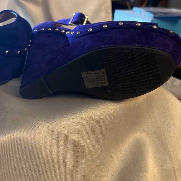 Aldo Purple suede leather wedge sandal with gold studs, size 7.5 ankle strap - Picture 6 of 10